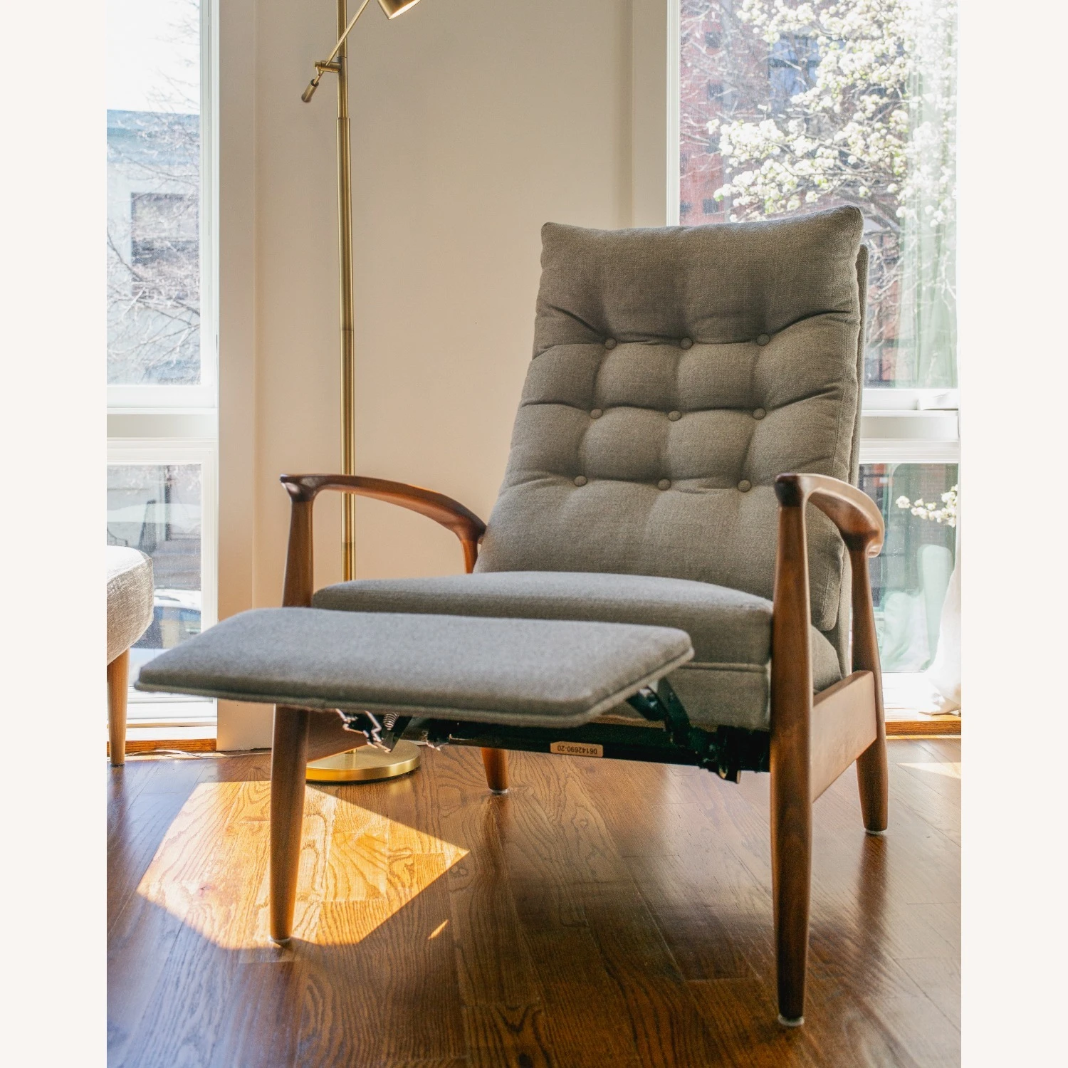 Thayer Coggin Viceroy Recliner - Image 6