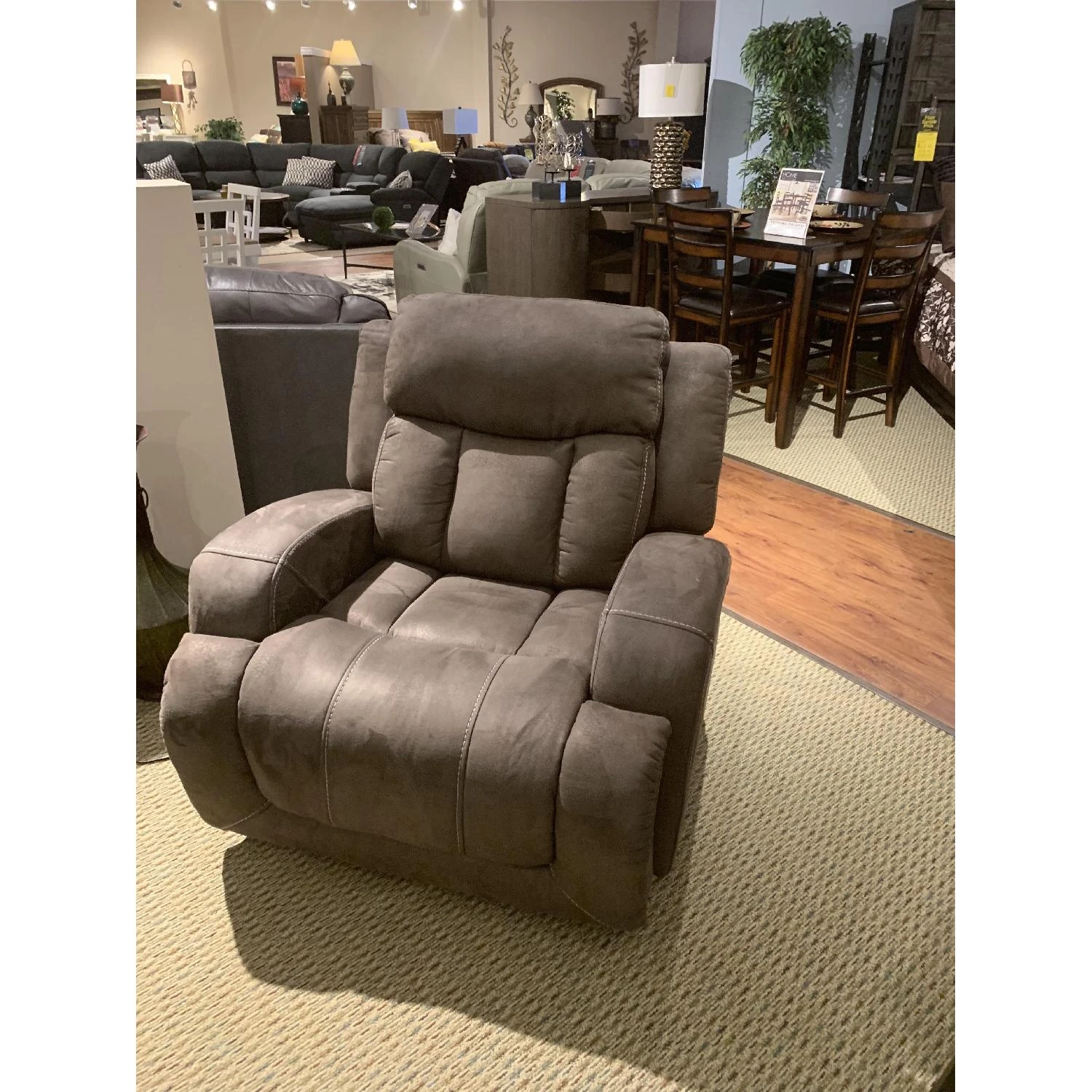 Jennifer Convertibles Morgan Power Recliner Chair - Image 4